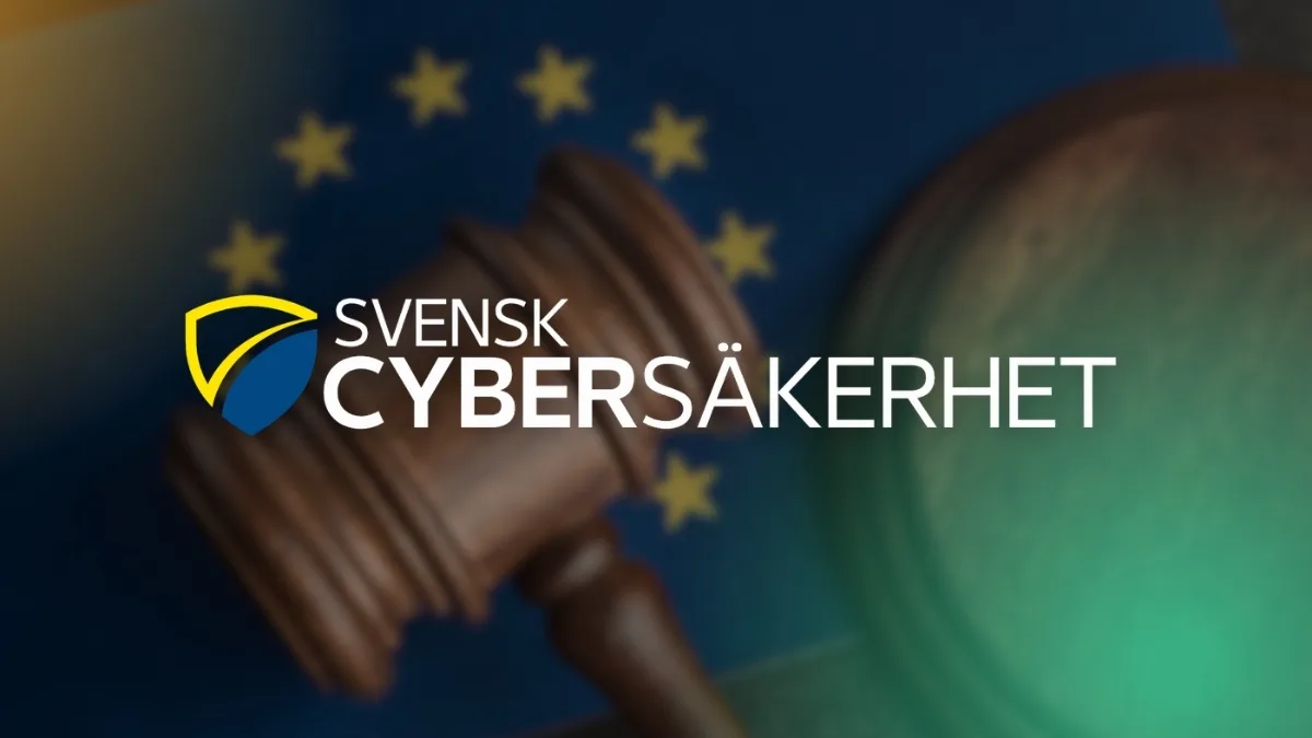 Logotypen för Svensk Cybersäkerhet mot en bakgrund med EU-flaggan och en domarklubba.